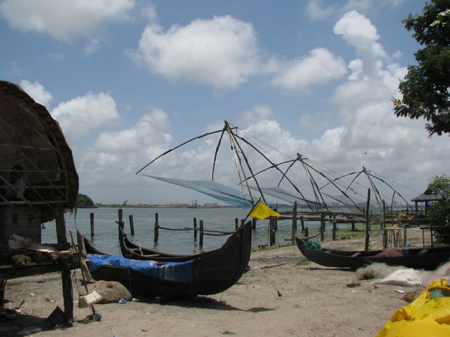 チャイニーズフィッシングネットという魚をとるしかけみたいなの。