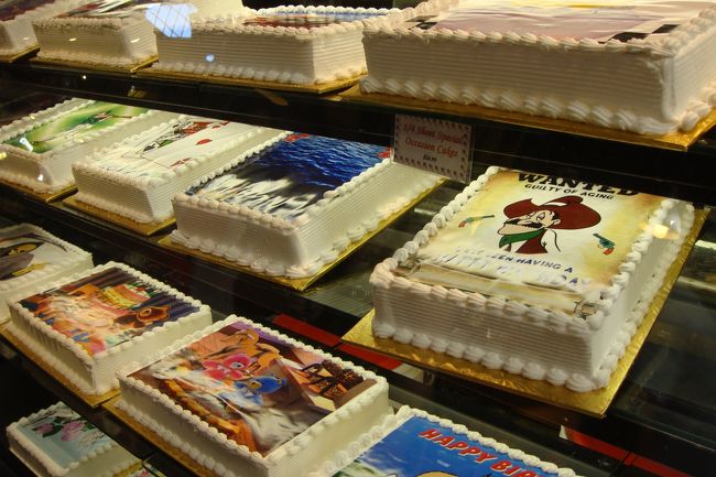 ドラマに出てきそうなケーキもありました<br />これ、一体何人で食べるんだろ？（笑）