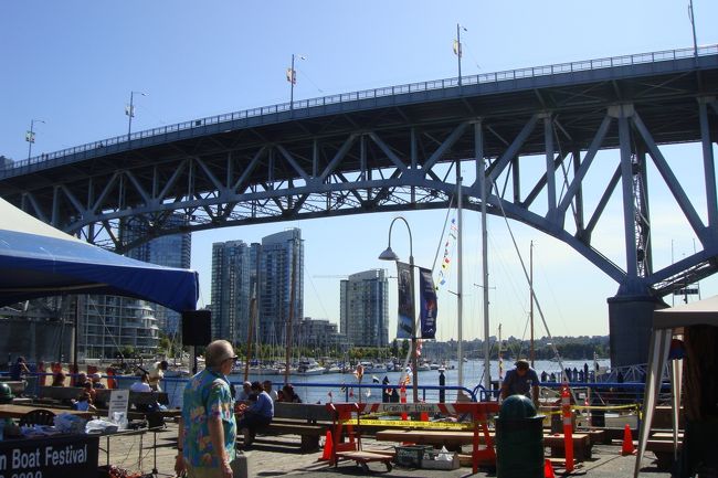 この橋、バスで渡りました