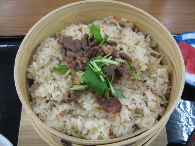 ８月25日（火）<br />相方も私も、午後から休みをとりました。<br /><br />名神高速道路をひたすら西へ西へと走ります。<br /><br /><br /><br />昼食をとるために、岐阜県の「養老ＳＡ」で休憩。<br /><br />まずは岐阜県の名産「飛騨牛」を食べよう！と、<br />飛騨牛わっぱ飯を食べました。