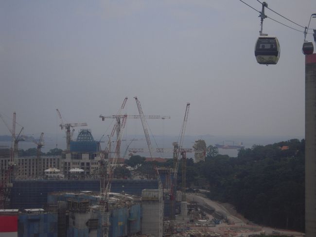 ロープウェイから。<br />USJを建設中です。