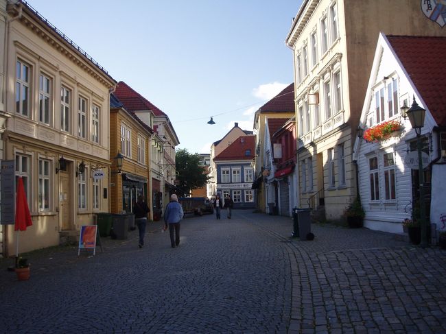 ベルゲン駅方面へ歩いてみます