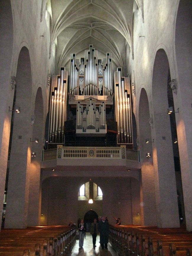 トゥルク大聖堂<br />とてつもなく大きなパイプオルガン！<br />このオルガンが生で演奏されていたのです。<br />日本での演奏会でしたら「S席」で1万円は下らないでしょうね。