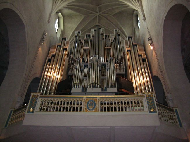 トゥルク大聖堂<br />大聖堂全体に響く音はどこの音楽ホールの音響効果にも勝るものでしょう。<br />パイプ自体は金属製なので後世に造られたものでしょうが、大聖堂に反響する音は何百年前そのものです。<br />