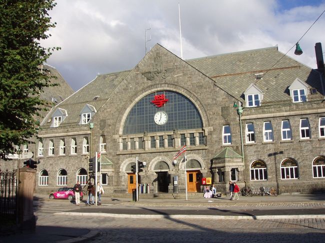 ベルゲン駅です。明日のオスロ方面ヴォスまでのチケットは日本で手配済みです。