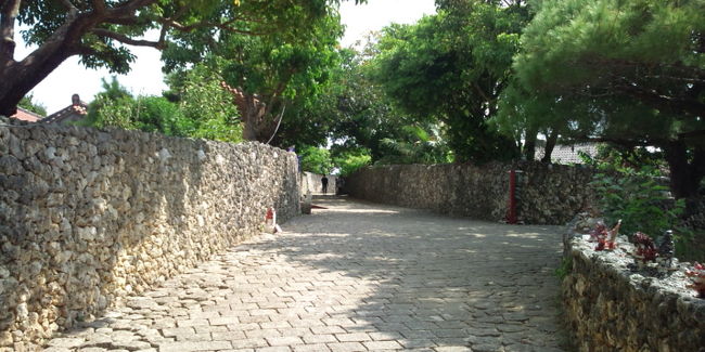 石畳、石垣も完全再現。タイムスリップしたかのようです。