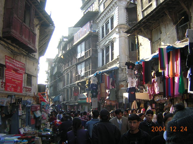 靴がほしくてさがして歩くが、<br />ほとんどが中国製であまり品質がよくなく、<br />買うのは断念する。