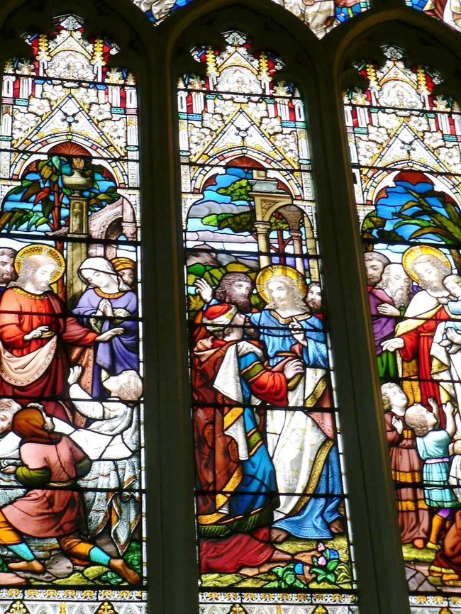 バース・アビーのステンドグラス。 
