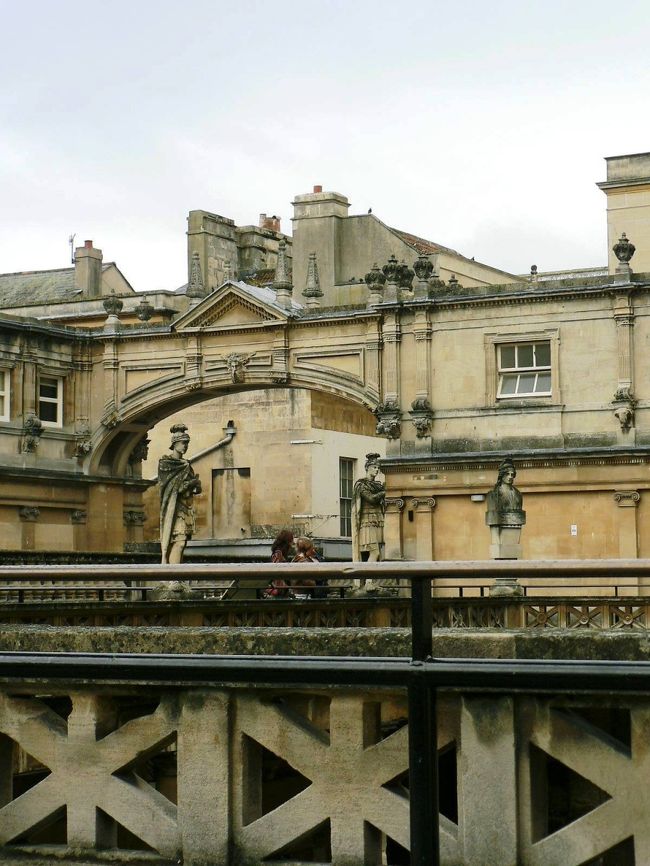 ローマ時代の公衆浴場、ローマン・バスの外観。 