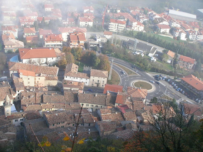 展望広場からの眺め。<br /><br />麓に駐車場があり、ロープウェイで上ってくることができる。