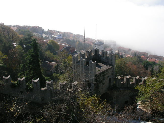 旧市街地は石の城壁に囲まれている。