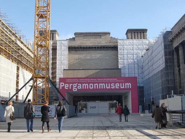 続いてペルガモン博物館へ…工事してる。<br /><br />この日のメインディッシュだったため、一瞬頭の中が真っ白になる。