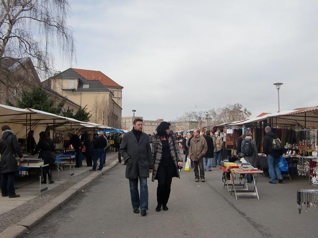 博物館は正直お腹いっぱい。日本語ガイドもあるので、一つ一つじっくり見ていくとかなり疲れる（飽きる）<br /><br />博物館島はここまでにして、露店で土産の物色です。