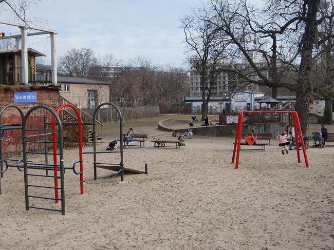 一人旅であればこういうところでのんびりするのだけど。