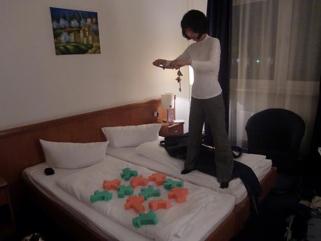 お土産撮影。<br />可愛いけども使いづらいお風呂用スポンジ。ちなみに酷使したらこの前首が取れた。<br /><br />この後、彼らはスーツケースの緩衝材として大活躍したことは記しておかねばなるまい。<br />