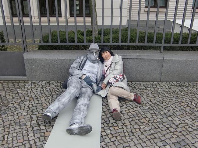 パフォーマーと一枚。<br /><br />でも以前ハンブルクでみた人たちの方が質が高かった気がする。