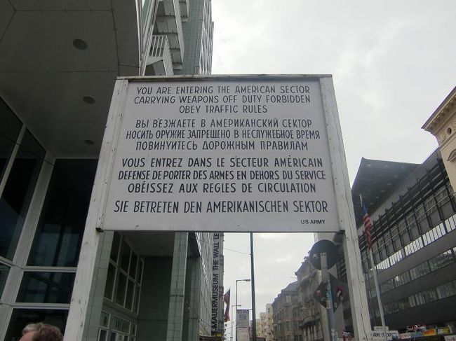 激動の街、ベルリン。<br />今度は「ユダヤ人（の隠れ家）ツアー」とかも行ってみたいですな。