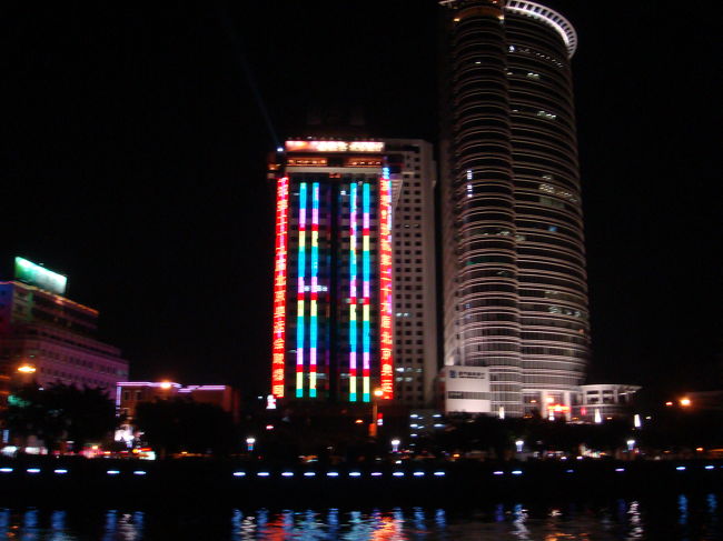 船上からアモイ側を見たとこ