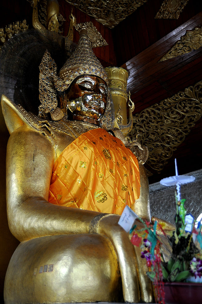 <br /><br />すっごいヘッド。<br /><br />そして、立派なカタパット!!!<br /><br /><br />何だかミャンマーの仏像は・・・Popなのです。