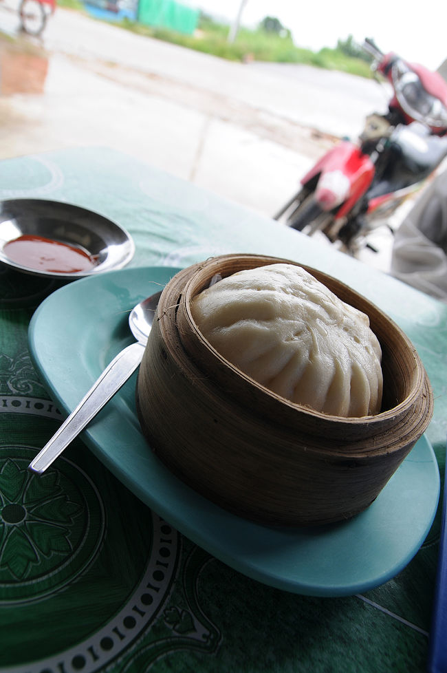 <br /><br />雨宿りで肉まん♪