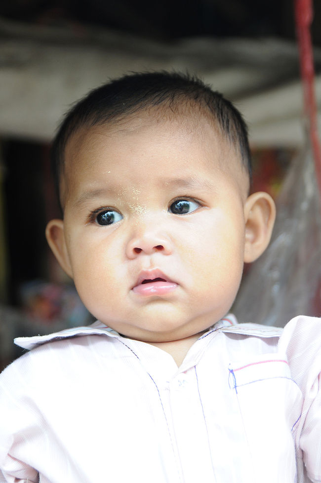 <br /><br />村で出会ったベイビーちゃん。