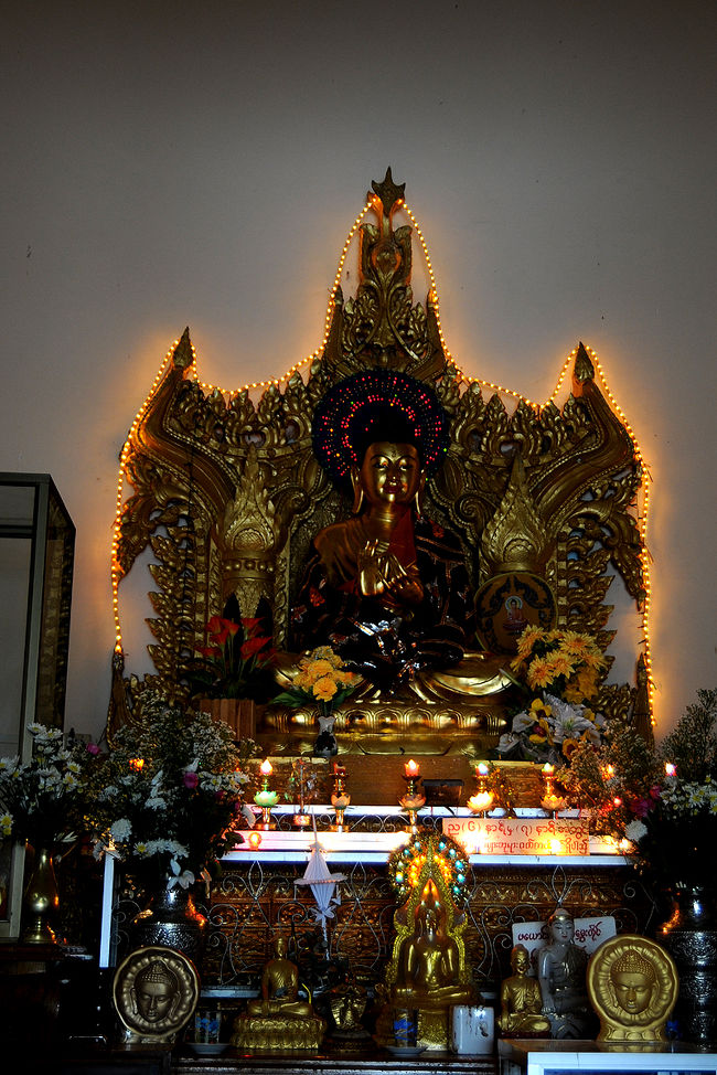 <br /><br />そしてまた・・・電飾仏。<br /><br /><br /><br />