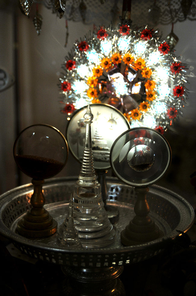 こちらは・・・<br /><br />仏陀の骨だそうです。。。<br /><br />それにしても、アジア中にあるなぁ〜、仏陀の骨って。。。<br /><br /><br /><br />骨までピカピカ♪