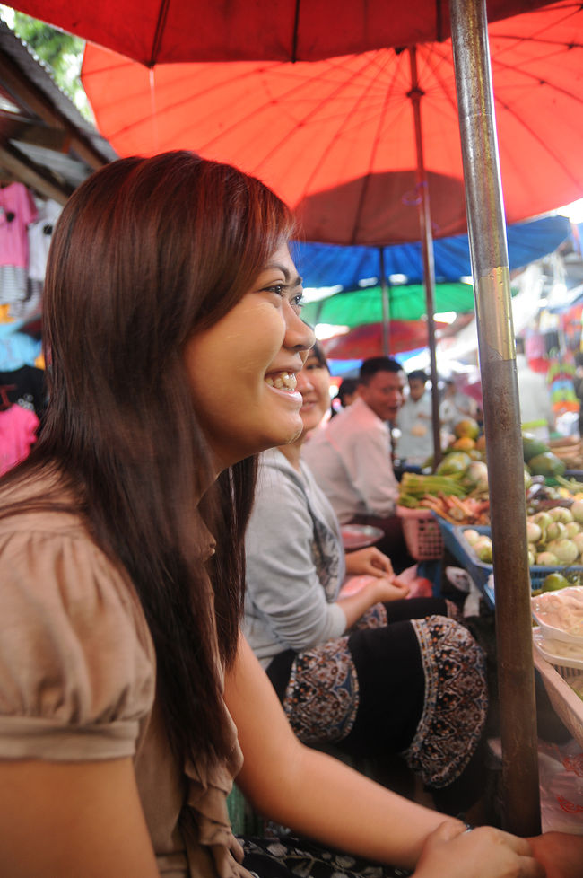 <br /><br />なんだか、職場にいても違和感ないかも♪<br /><br />やっぱりアジアは繋がっているんだなぁ〜。<br /><br /><br /><br /><br />さあ、急いで国境へ。<br />閉鎖10分前、無事国境通過。<br /><br /><br />ちょっとだけ楽しんだ、雨のミャンマーでした。