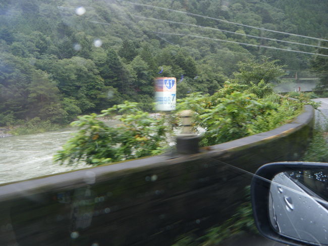 帰りは国道41号で帰りました。<br />昨日からの大雨で、川が濁流でした。<br />