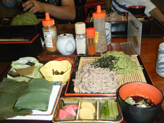 私は茶そばと普通のそばの盛り合わせセットを食べました。<br />セットメニューが豊富でした。