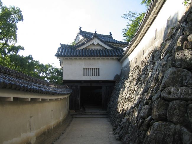 い、ろ、は、ときたら<br /><br />次に「にの門」をくぐります。<br /><br /><br />迷路のようです。