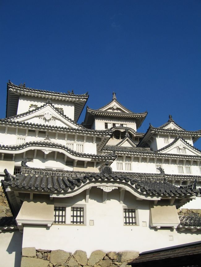 「にの門」をくぐったら…<br /><br /><br />大天守が目の前にどっしりとそびえていました！