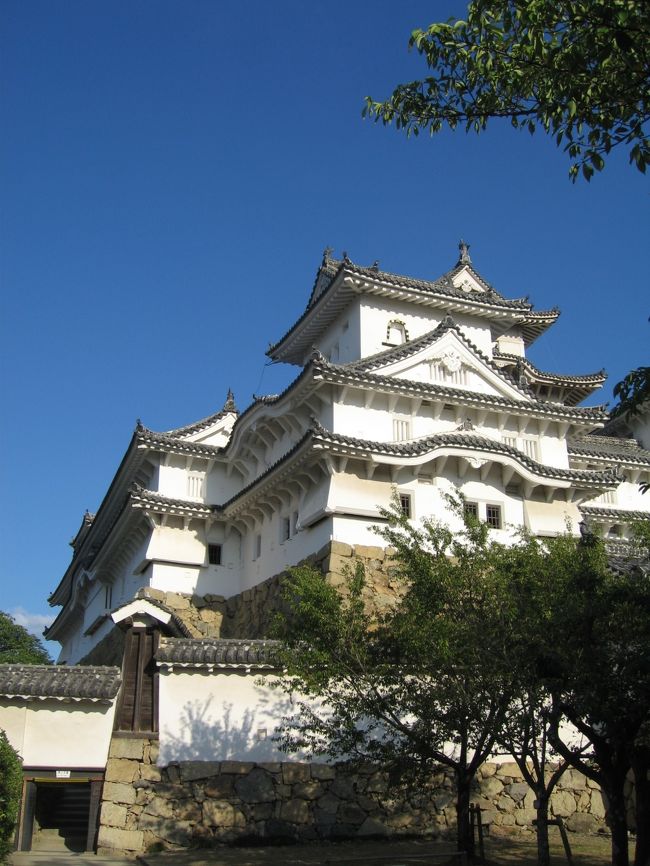 次に、写真左下の「ほの門」をくぐります。