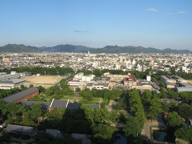 東側の眺めです。<br /><br />お城の影が見えました。