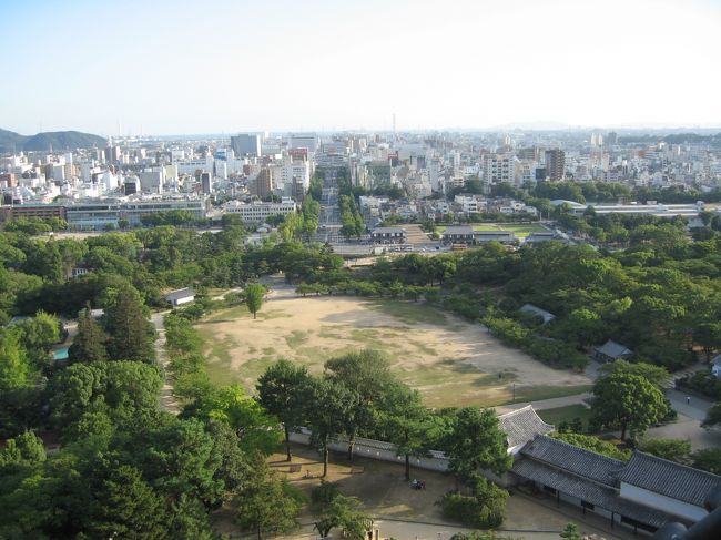 街の向こうに瀬戸内海が見えました。