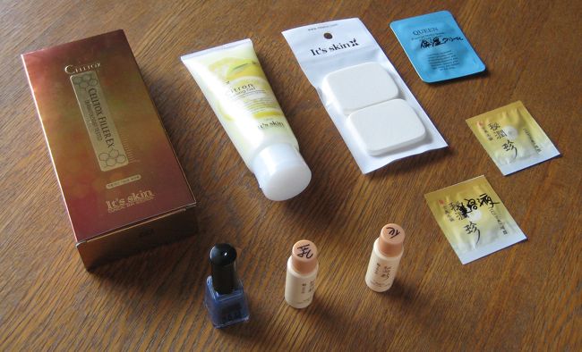 まずはコスメから☆<br /><br />It's skinで買った<br />セルトックスフィラーＥＸ　20,800ｗ<br />ゆずピーリングジェル　7,800ｗ<br />パフ　1,500ｗ<br />マニキュア　1,500ｗ<br /><br />他に映っているのはおまけで頂いた美容液、<br />乳液等のサンプルです。<br />3,000ｗの買い物券も頂きました。