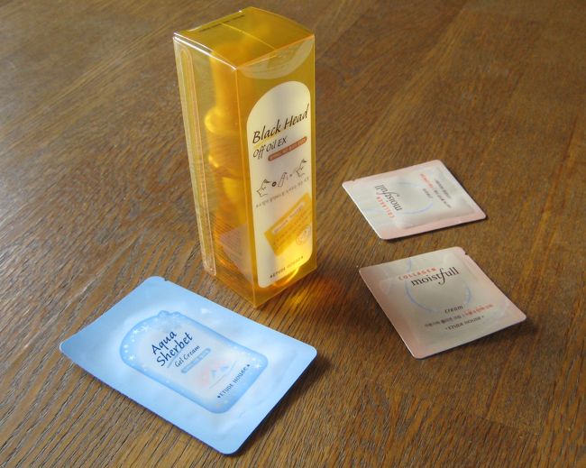 ETUDE HOUSEで買った<br />Black Head off oil EX　8,500ｗ<br /><br />他はおまけのモイストフルクリーム等のサンプル。