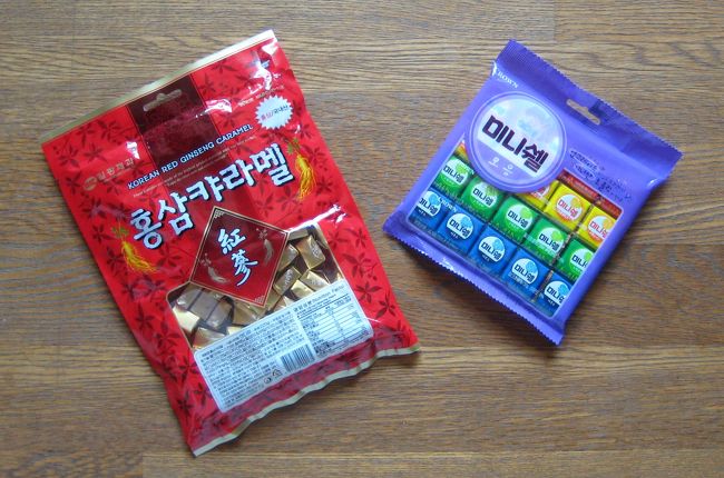 ロッテマートで買った<br />IKCの朝鮮人参キャラメル　2,280ｗ<br />CROWNのチョコレート　2,240ｗ<br />