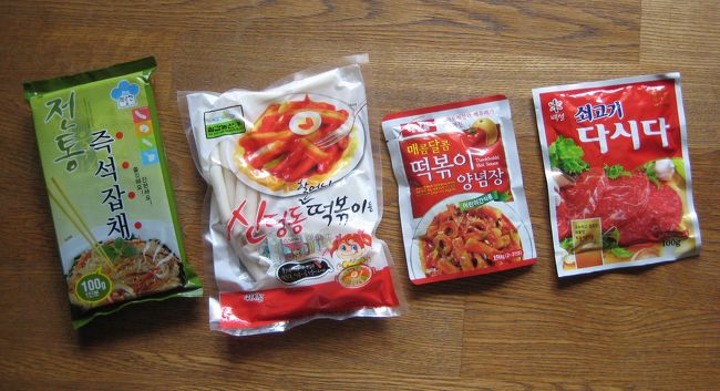 ロッテマートで買った<br />チャプチェ　1,080ｗ<br />トック　1,500ｗ<br />トッポッキのタレ　1,980ｗ<br />ダシダ　1,550ｗ