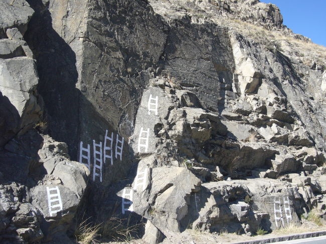 <br />壁の落書き、ＧＯＯＤ　ＬＵＣＫ！！<br />って意味らしい♪<br />