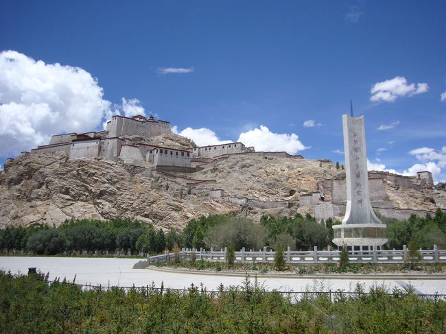 <br />ギャンツェ！！！<br /><br /><br />←ギャンツェゾン<br /><br /><br />ここへは昼休憩によった<br /><br />物乞いの子にみぞおち殴られた(笑)<br />危うくリバース　ランチ<br />