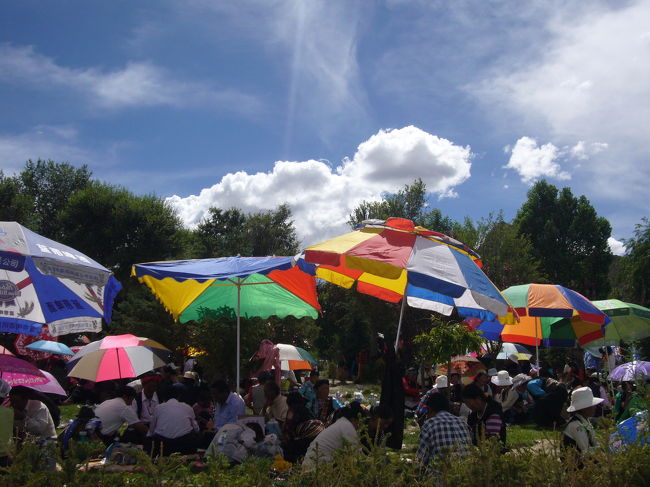 <br />シガツェ！！！<br />(チベット自治区第２の都市)<br />ギャンツェから１Ｈ３０で着いた<br /><br /><br />ここで１泊<br /><br />３人部屋：　４０元<br /><br />