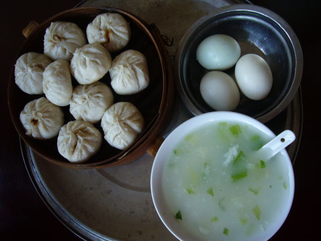 <br />ラサ〜カトマンズへ２日目<br /><br /><br />初めての中国朝食♪<br /><br />