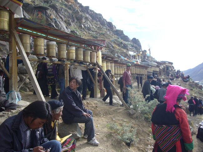 <br />タンカをみた後<br /><br /><br />みんな崖で休憩<br />