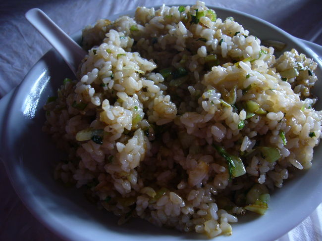 <br />小松菜の醤油味のチャーハン：　１０元<br /><br /><br />おいしい<br /><br />