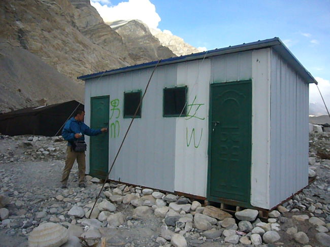 <br />ただ床に穴があいてるだけの、ＢＣのトイレ<br />