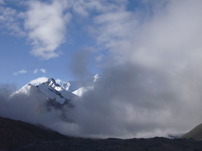 <br />さらに７ＫＭ上へ<br /><br /><br />ＢＵＳ：　２５元<br /><br /><br />着いてすぐにキリがかってきた<br /><br /><br />