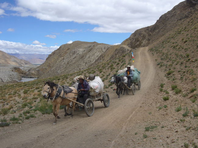 <br />この日、一気に国境のダムまで行く<br /><br />検問をスルーするため、ショートカットコースで行ったが、その道が結構デコボコすごかった<br />