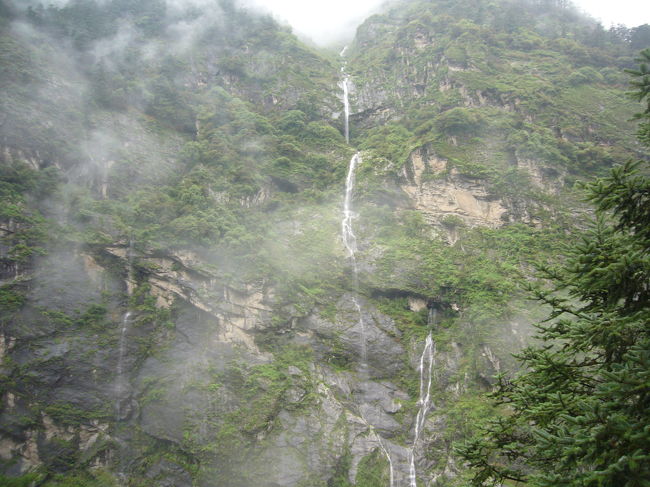 <br />ダムまであとちょっと！！<br />ってとこで工事？いやがらせ？かよくわからんかったけど１時間ほど待たされた