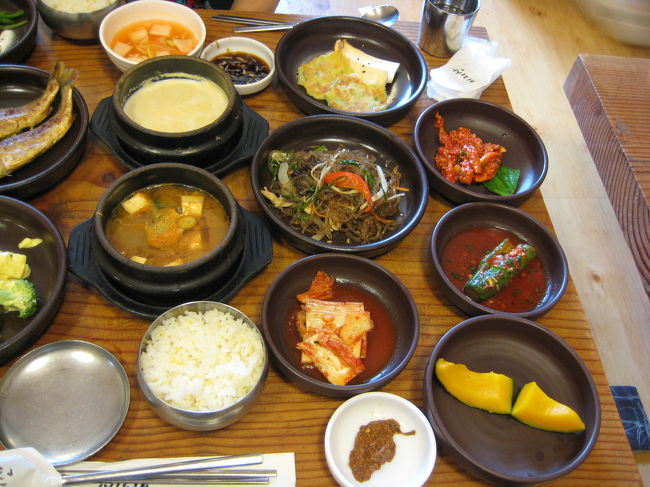 チャプチェ、ジョン、エリンギ、<br />かぼちゃの煮物、キムチ３種等々17皿も！！<br /><br />どれも素材の味が活かされていて体に良さそう☆<br />特にコンビジが美味しかったです☆☆☆